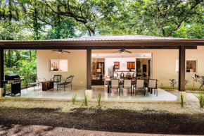 Renovated 3 bd Beach Walkable Pool